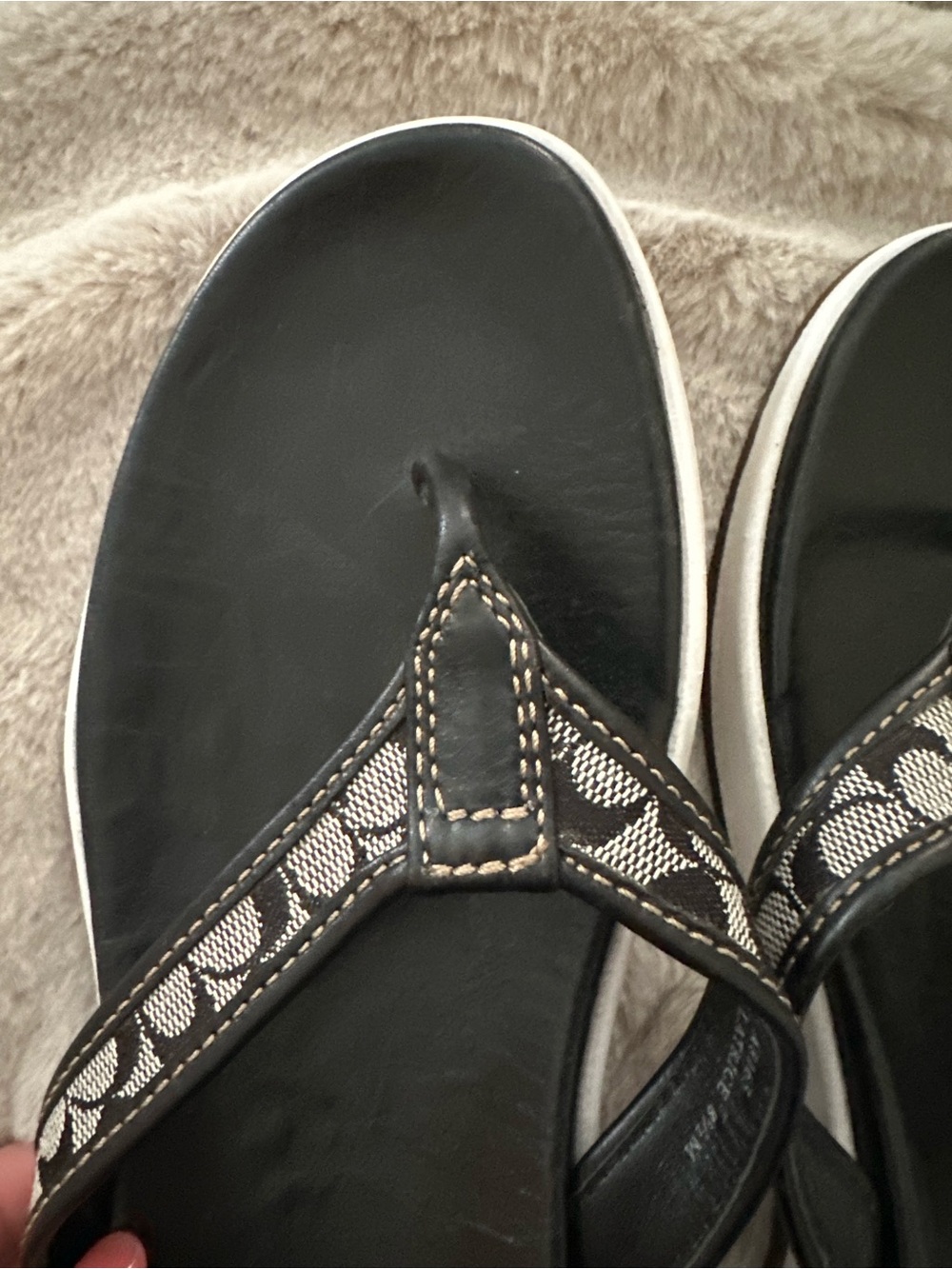 COACH Black Latrice Logo-Trim Thong Sandals - Picture 2 of 6